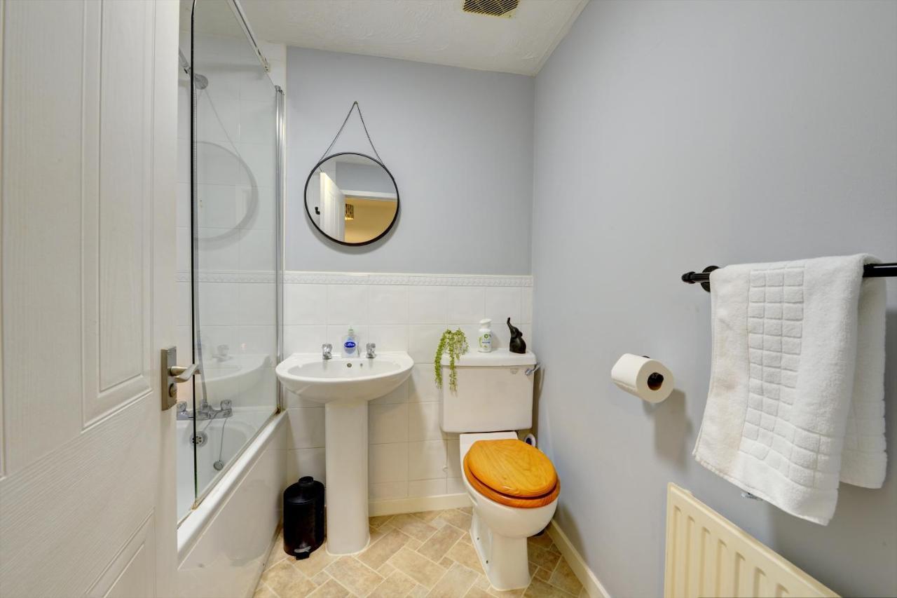 Modern 2 Bed House Sleeps 6 Southam Town Centre - Inspire Homes Ltd Екстериор снимка